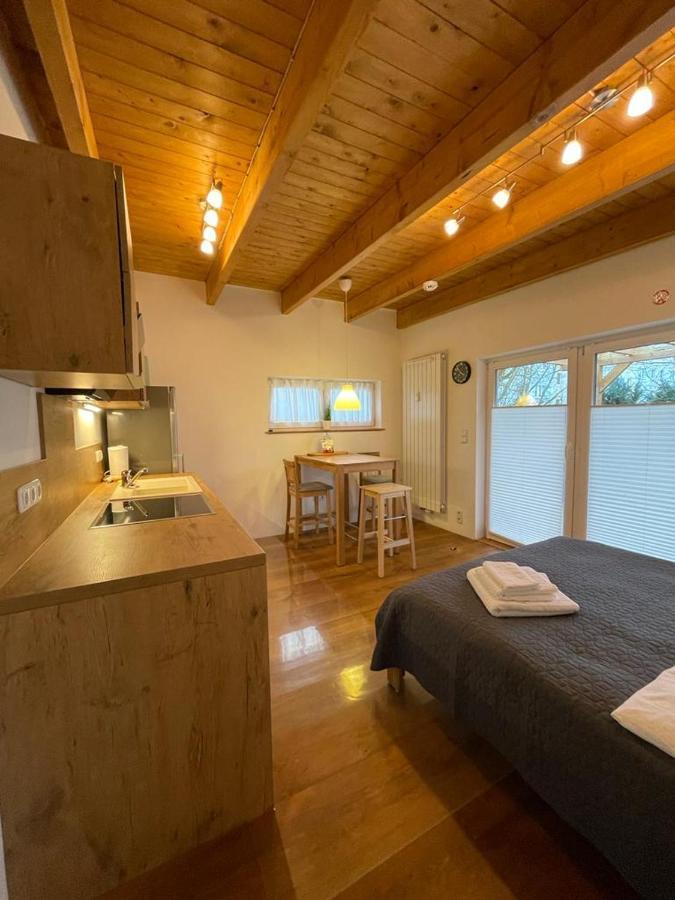 Ferienwohnung im Stadtzentrum von Bernau - Komfortable Wohnung mit 2 Zimmern, Bad, Spülmaschine, Waschmaschine, komplette Küche, WLAN, Terrasse, ruhige Lage Bernau bei Berlin Exterior foto