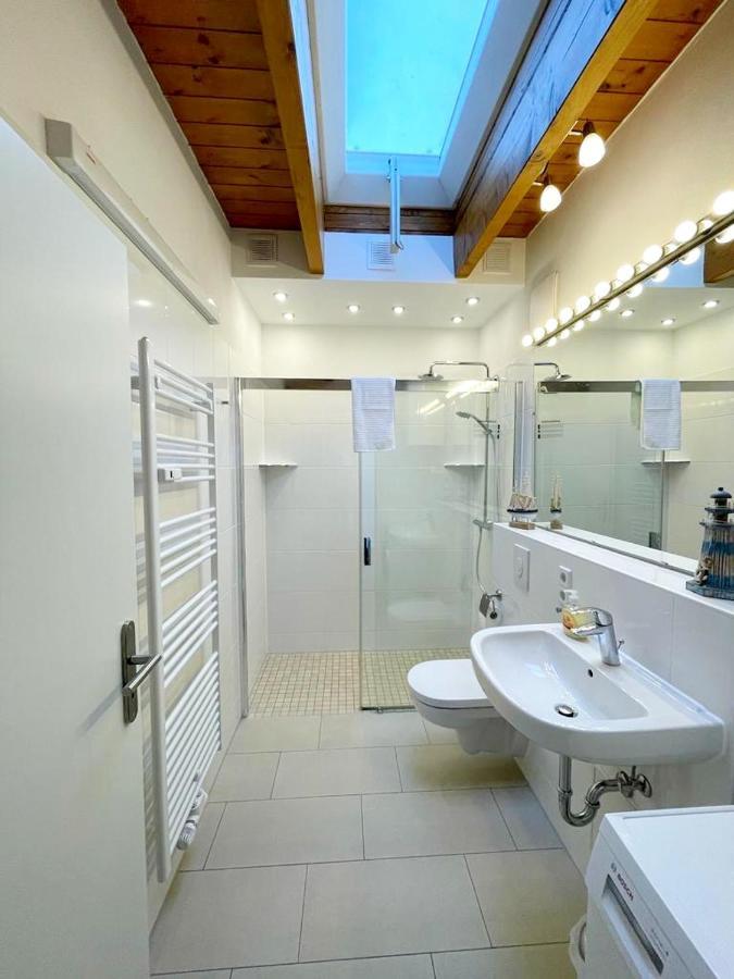 Ferienwohnung im Stadtzentrum von Bernau - Komfortable Wohnung mit 2 Zimmern, Bad, Spülmaschine, Waschmaschine, komplette Küche, WLAN, Terrasse, ruhige Lage Bernau bei Berlin Exterior foto