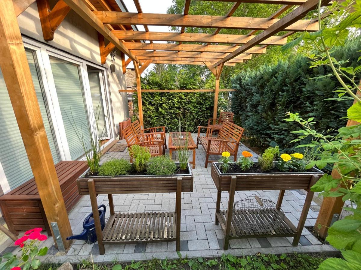 Ferienwohnung im Stadtzentrum von Bernau - Komfortable Wohnung mit 2 Zimmern, Bad, Spülmaschine, Waschmaschine, komplette Küche, WLAN, Terrasse, ruhige Lage Bernau bei Berlin Exterior foto